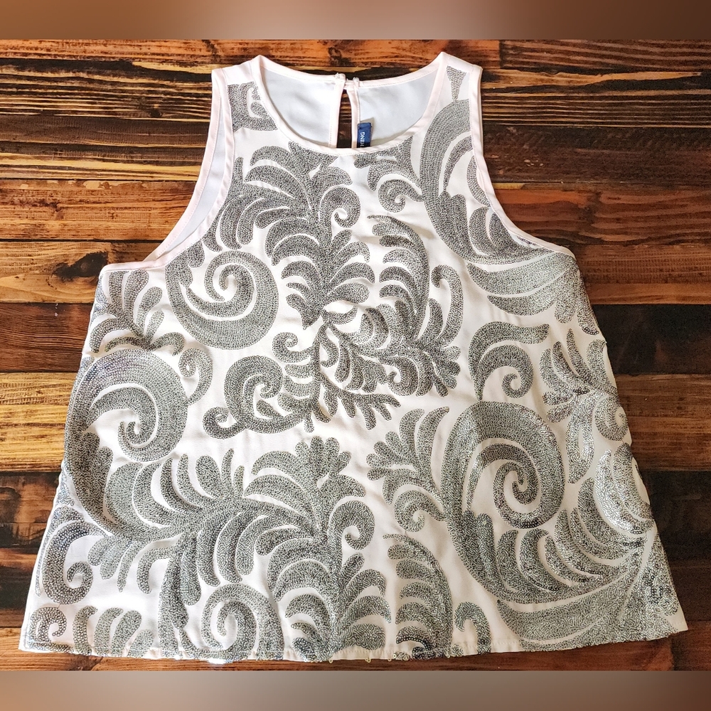 One Clothing Blush & Silver Sequenced Sleeveless Blouse Sz SM - Picture 1 of 6